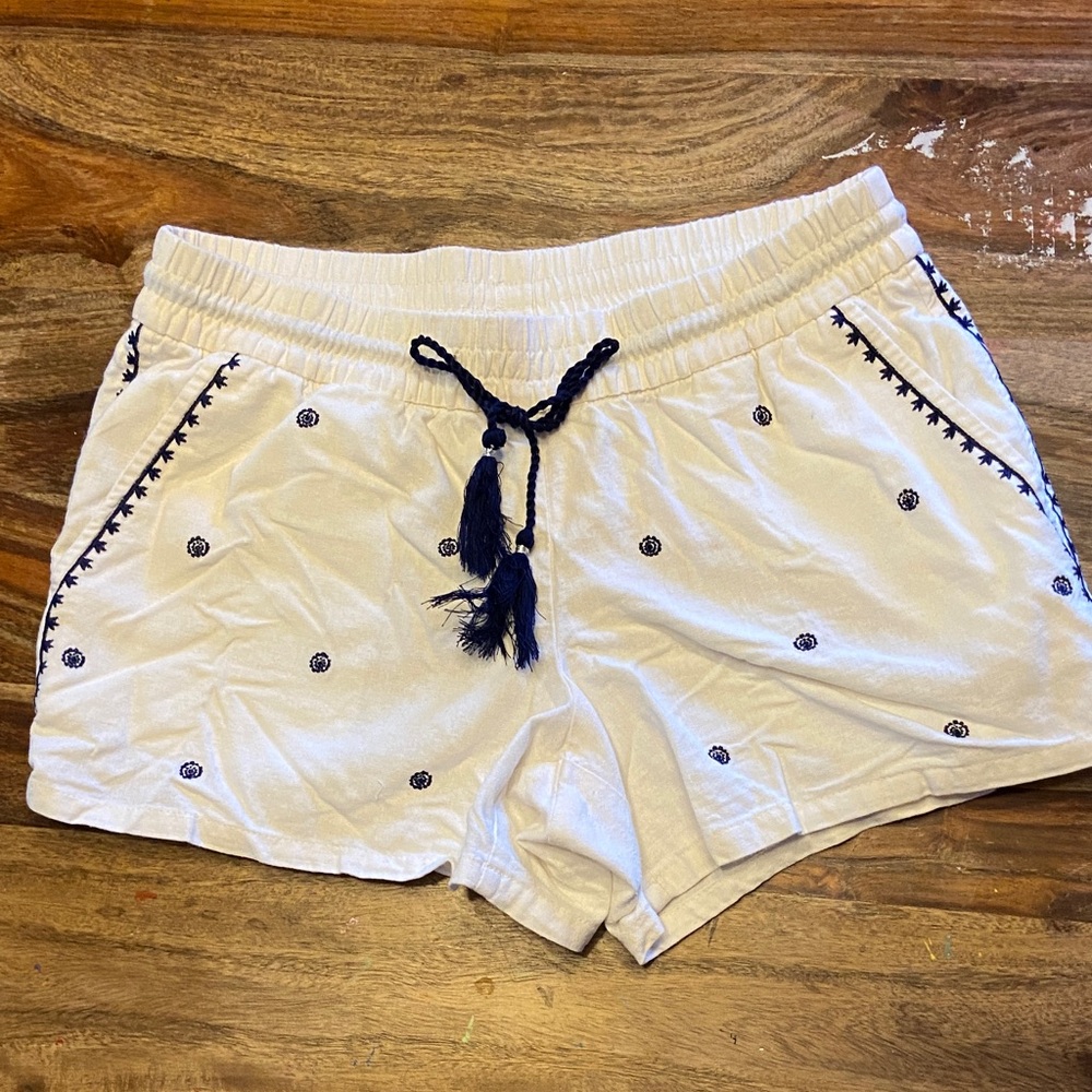 Old Navy White Embroidered Linen Shorts size small